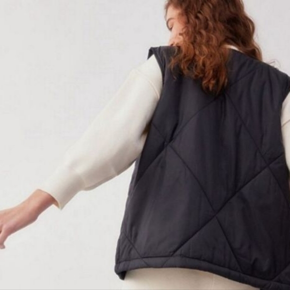 NWT SOCIALITE Quilted Lightweight Black Vest, Zipper Closure, Size L/XL - Picture 3 of 16